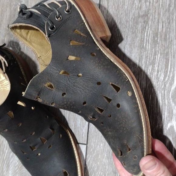 CWY by Coolway die cut dark grey leather booties. Size 7 - Picture 12 of 14